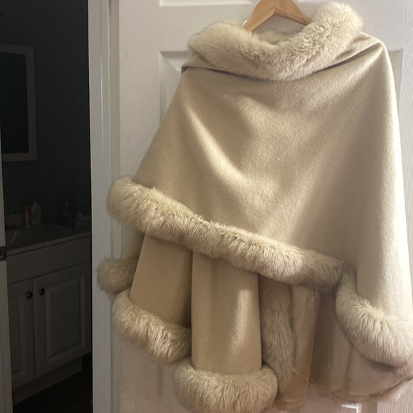 Dry cleaned. Excellent shape. - Picture 5 of 5